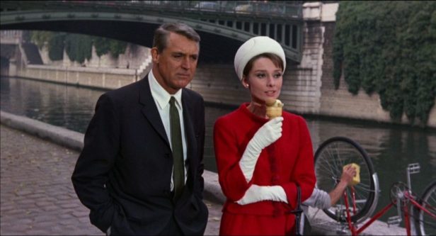 Photo Cary Grant et Audrey Hepburn près de la Seine
